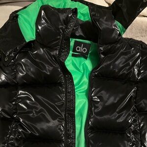 Alo Pearlized Pristine Puffer